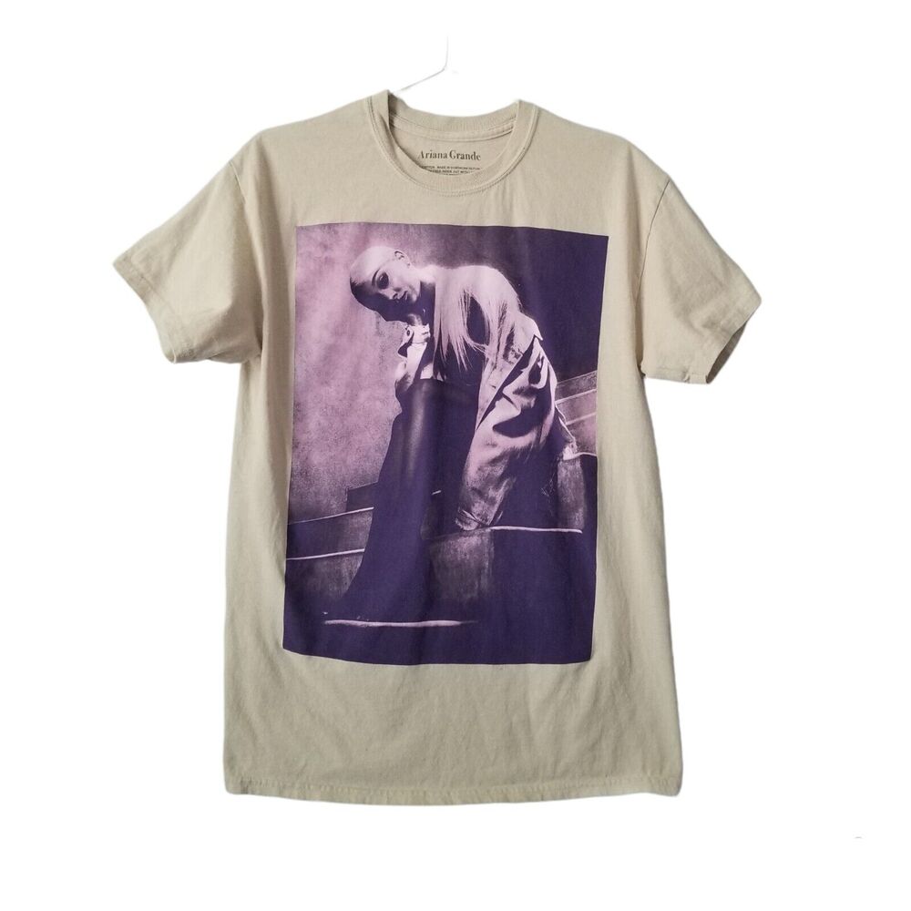 Ariana Grande Sweetener Concert Shirt size Medium